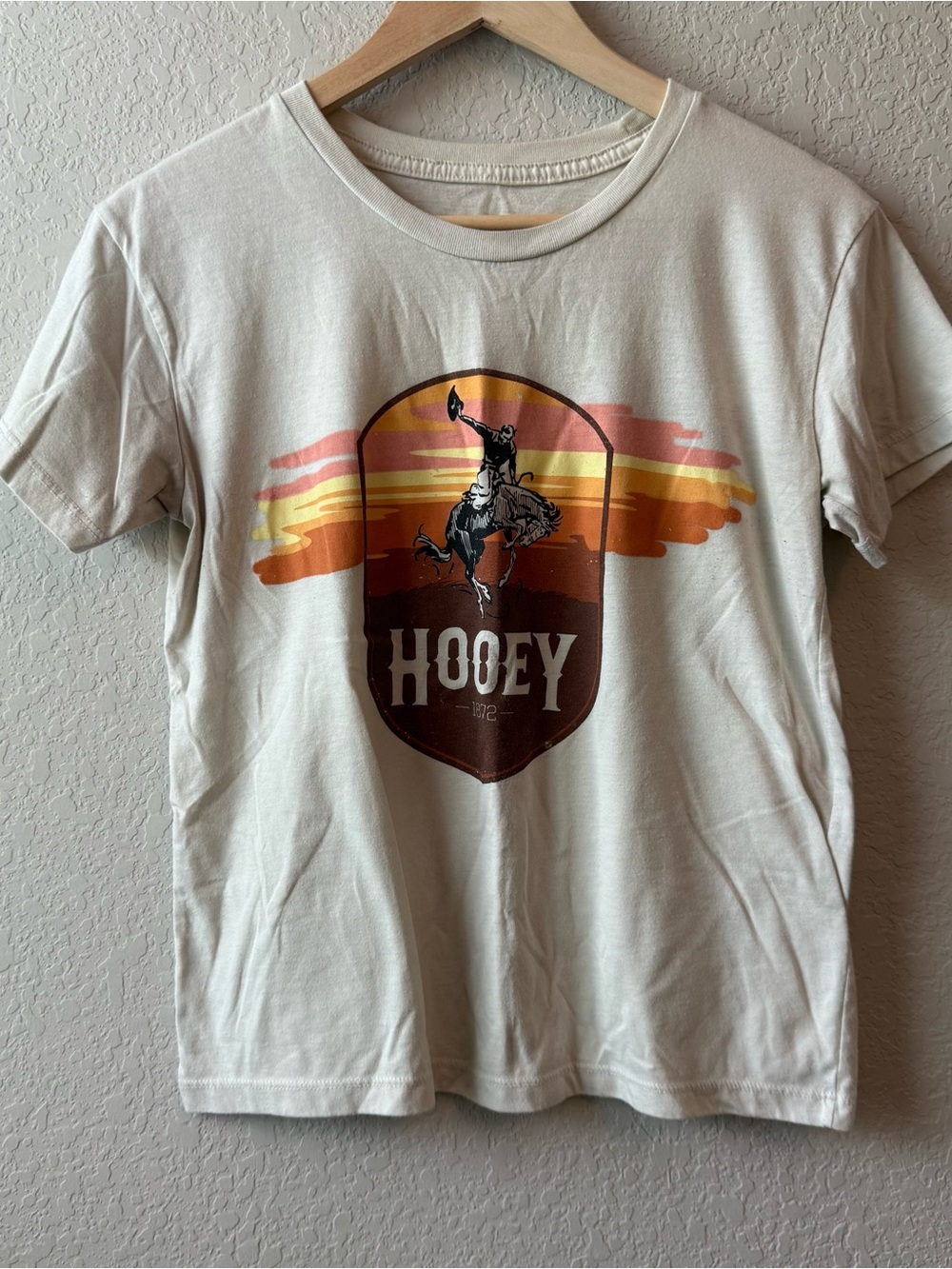 Hooey Cream Graphic Tee with Navy Logo